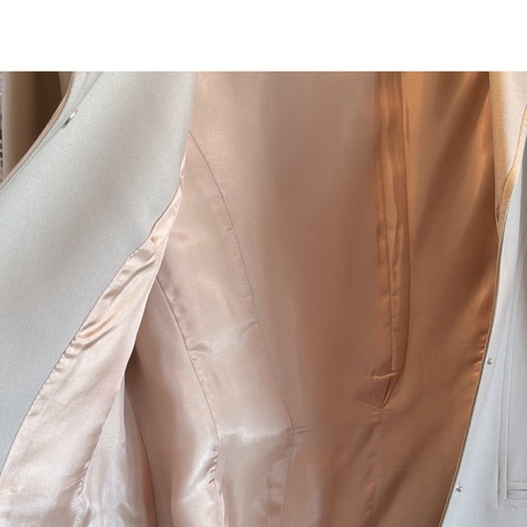 100% Authentic MUGLER, Made In France, Oat Blazer Size 46
$295/$1020 - Picture 4 of 7